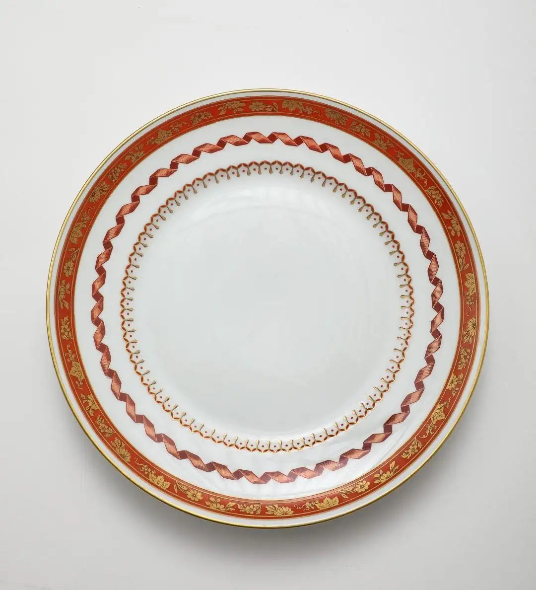 Richard Ginori 1735 Hand-painted Porcelain Dinner Plate in Pincio Red