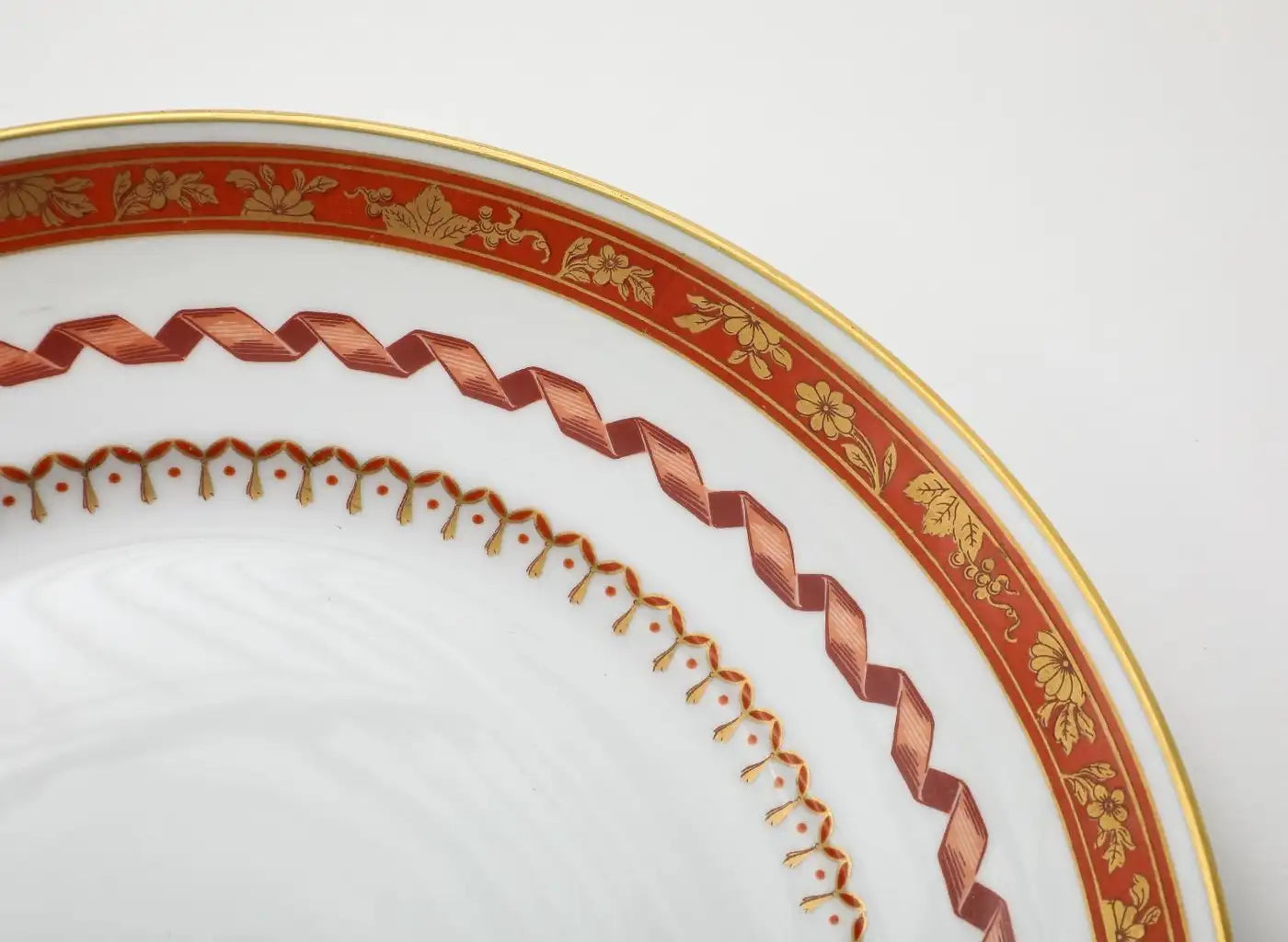 Richard Ginori 1735 Hand-painted Porcelain Dinner Plate in Pincio Red